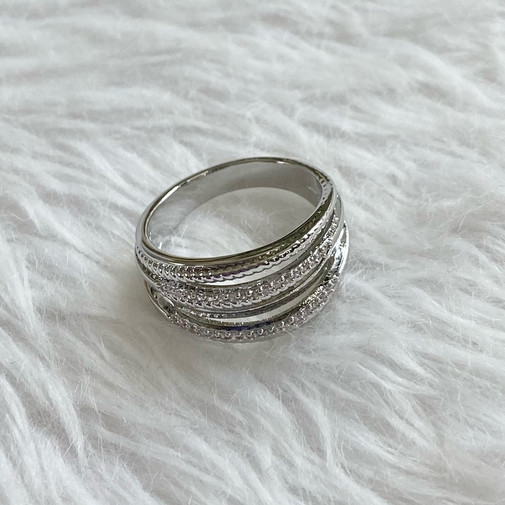 Well Known Silver Ring - Picture 2 of 6